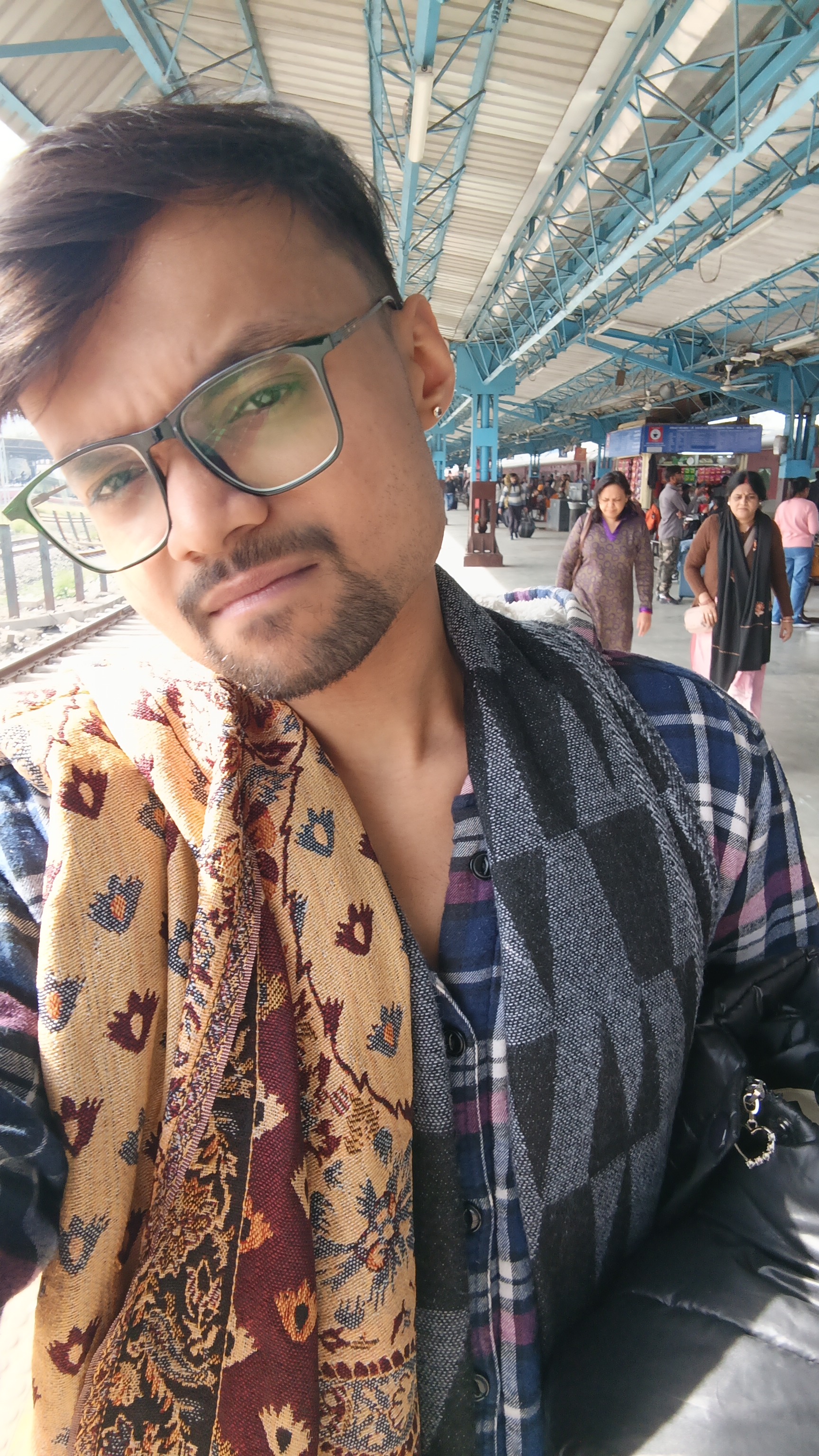 PRAVEEN KESHRI - no makeup